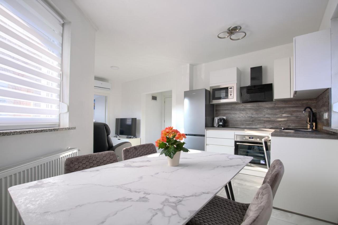 Apartment Vukadin Pola Esterno foto