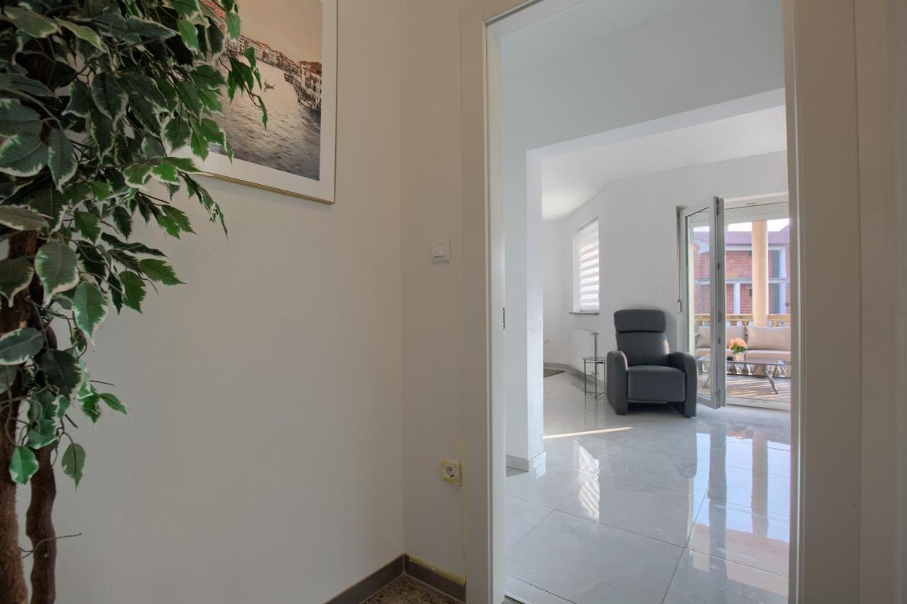 Apartment Vukadin Pola Esterno foto