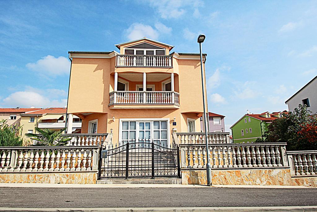 Apartment Vukadin Pola Esterno foto